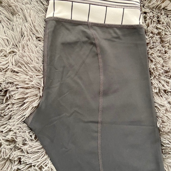 Lululemon Run Inspire Crops Capri 4 Gray White - Picture 13 of 16